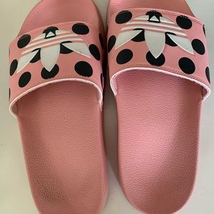UNISEX Pink with Grey Polkadot Adidas Slides sz. W9/M8